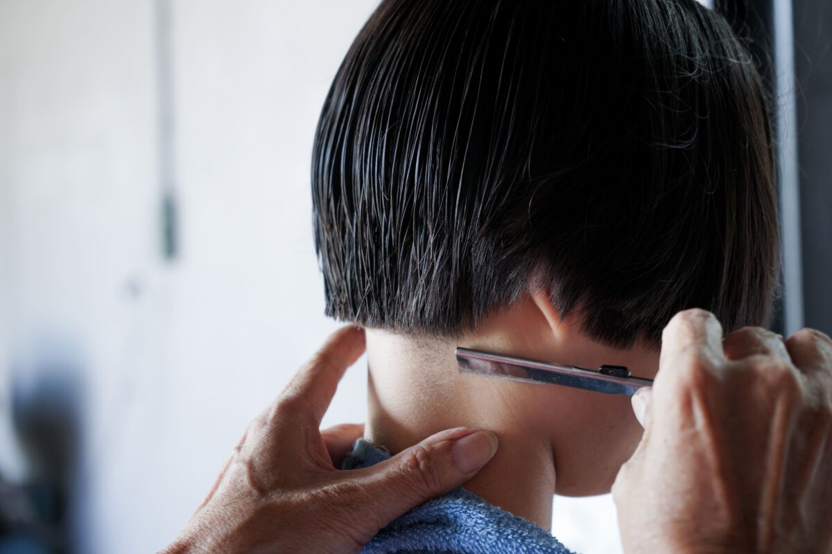 Corte caballero con navaja japonesa realizado por LC Peluquero