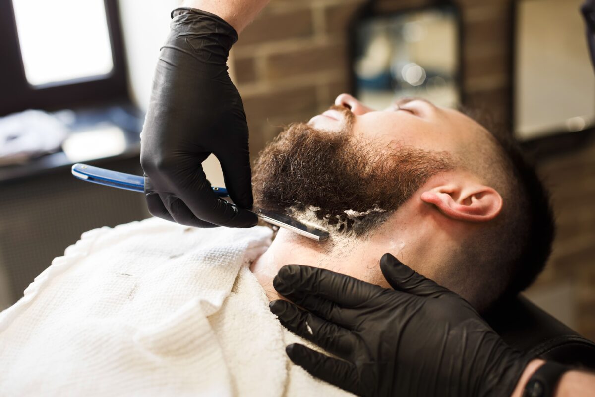 Servicio de arreglo de barba realizado por LC Peluquero